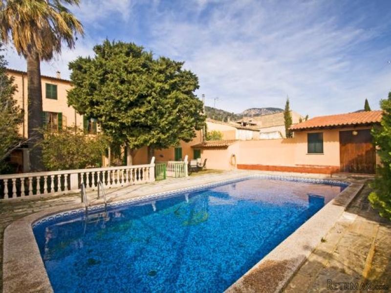 Spacious Town House With Pool In Alaro