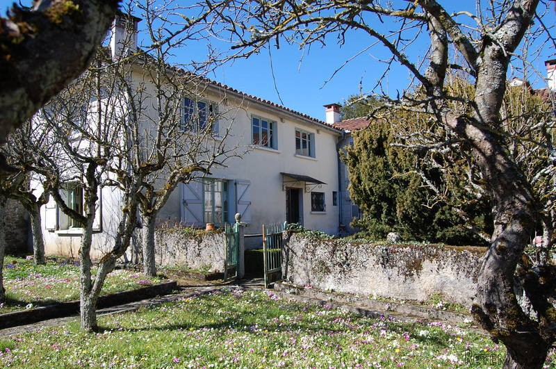 Olde Stone House With Outbuilding And.. - 2