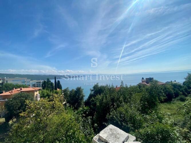 OPATIJA, dvoetažni stan prvi red do mora