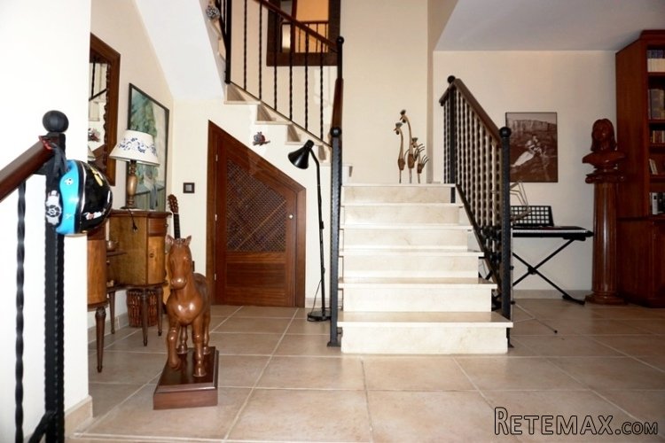 Fantastic home located in the midst of the mountains of.. - 2