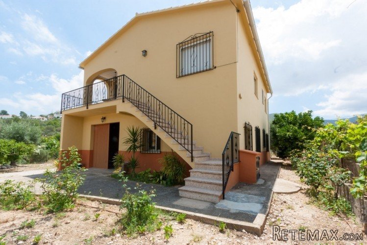 Villa for sale in Orba, Alicante, with four bedrooms.. - 2