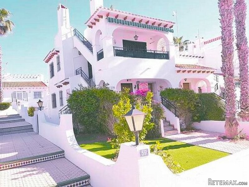 GROUND FLOOR CORNER APARTMENT WITH..