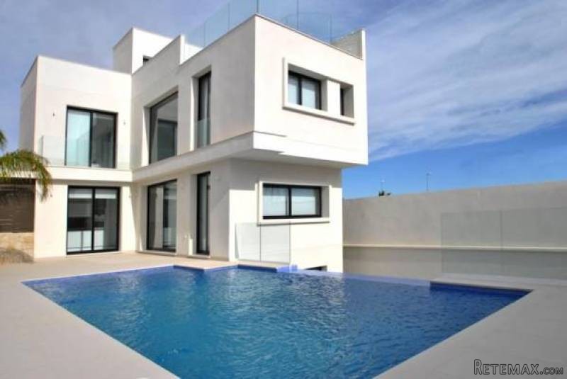 4 Bedroom 4 Bathroom Villa In Guardamar..