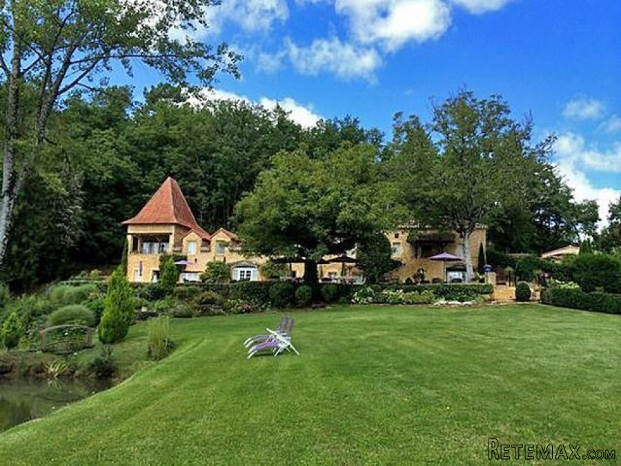 Puy L'Eveque (Lot) - Immaculate stone property with 7 en suite..