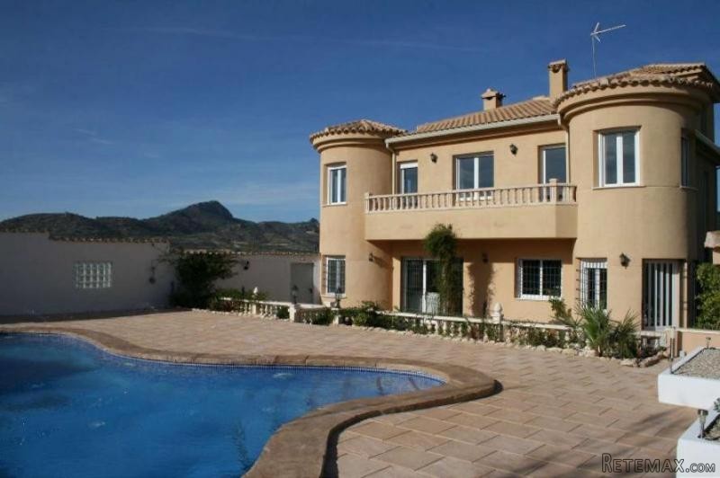 Impressive Villa on Large Plot (Ref...