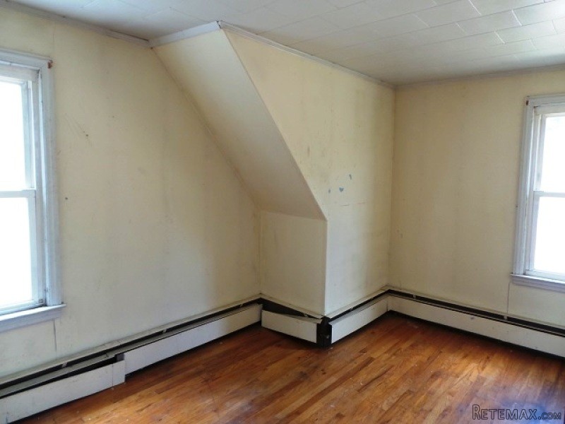 608 Route 9 W Glenmont, NY, 12077.. - 2