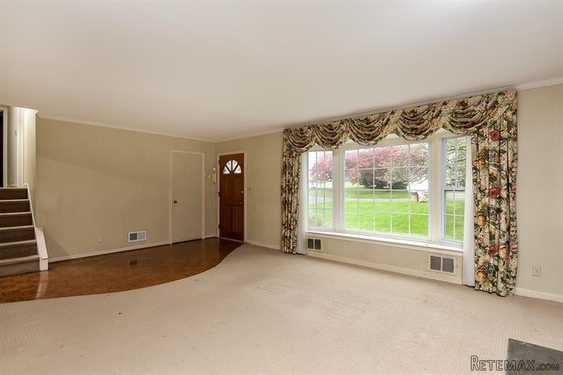 5 bedroom House For Sale: 31 Ward Drive.. - 2