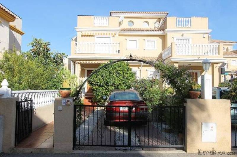 3 Bedroom 2 Bathroom Townhouse In Playa..