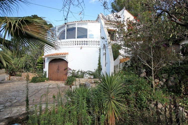 3 bedroom villa for sale on a large plot near the village.. - 2