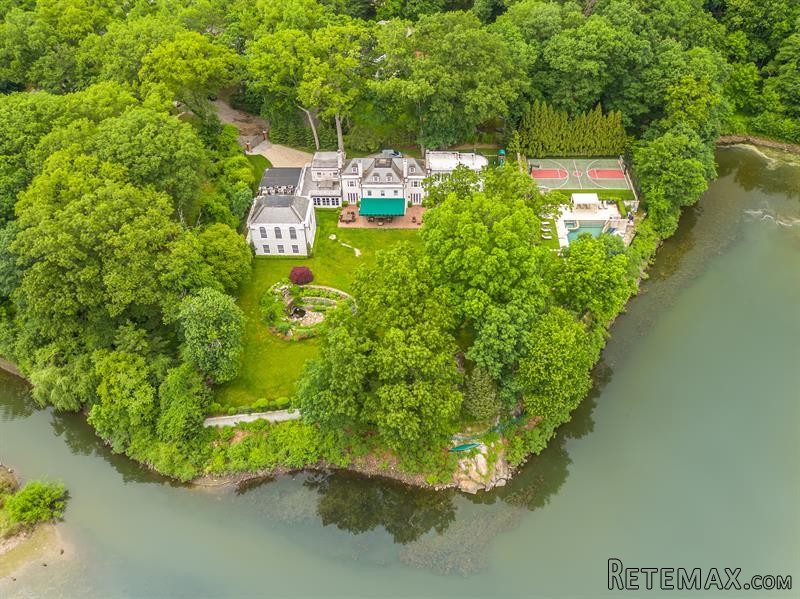 7 bedroom House For Sale: 10 Sheldrake..