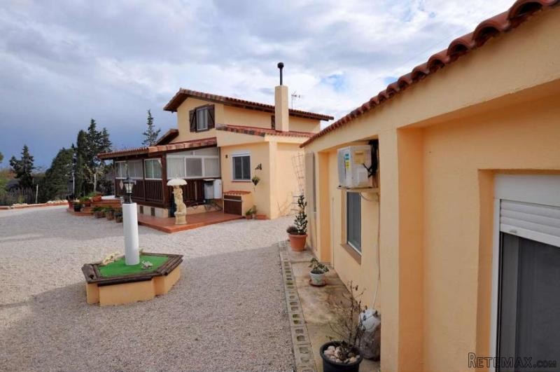 8 bedrooms across 3 villas - B and B.. - 2