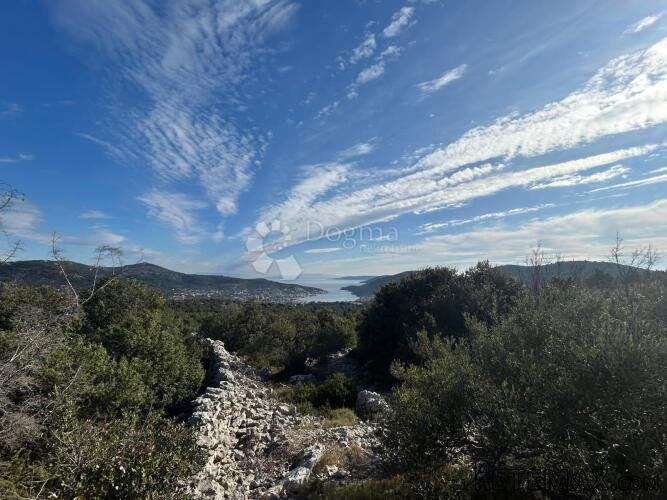 GRAĐEVINSKO ZEMLJIŠTE S PREDIVNIM POGLEDOM VINIŠĆE - 3