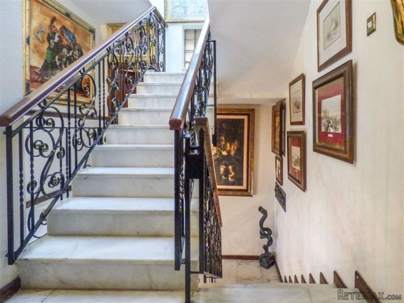 5 bed house in Town Area - 2
