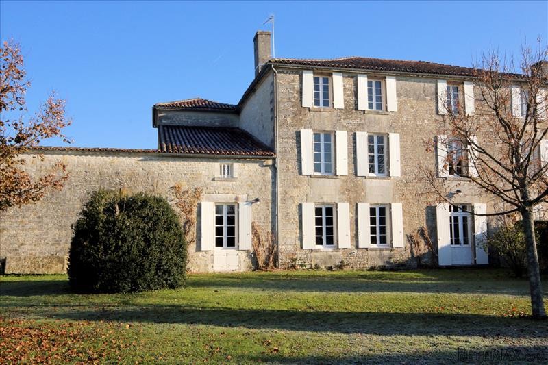 Spacious Renovated House Between Cognac..