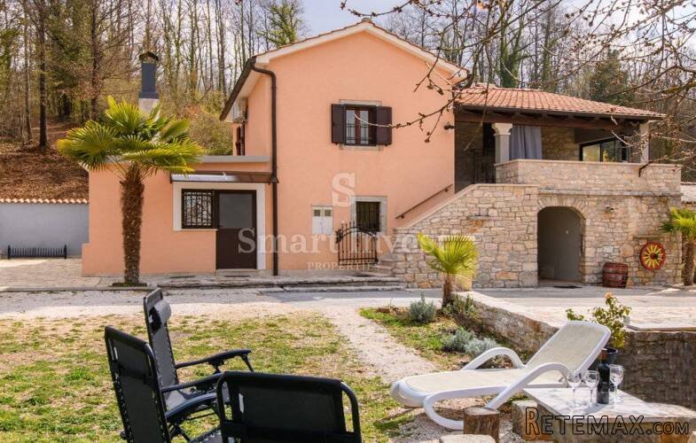 ISTRA, GRAČIŠĆE, PREKRASNO RENOVIRANA KAMENA KUĆA