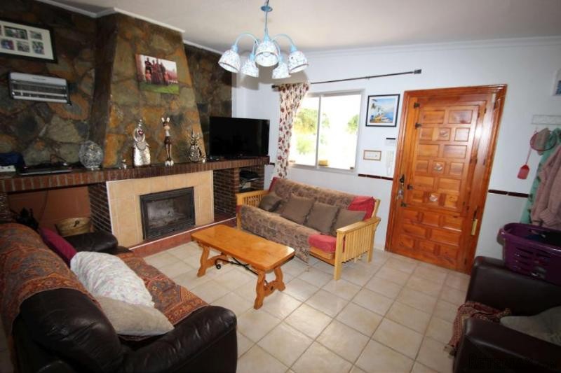 Striking in Salinas, a stunning villa.. - 2