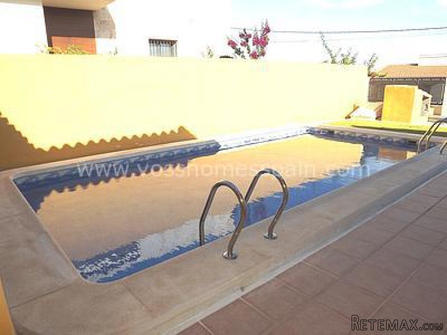 VERY WELL MAINTAINED, 3 bed, 2 bath, 98m2 villa plus back.. - 3