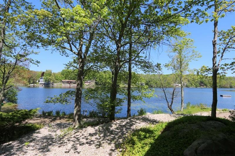 3 bedroom House For Sale: 8 Dutchess.. - 2