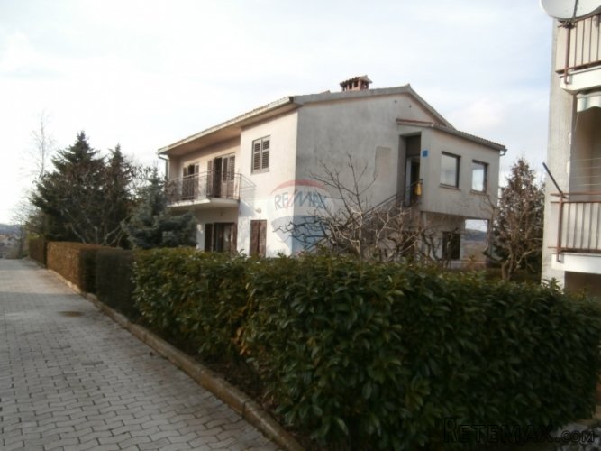 KUĆA NEDALEKO OD CENTRA PAZINA - 2