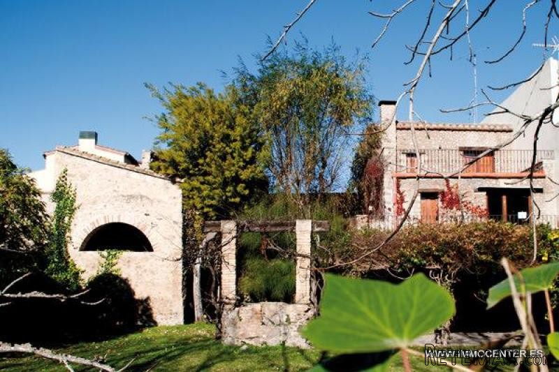 TORROELLA DE FLUVIA: Rural property..