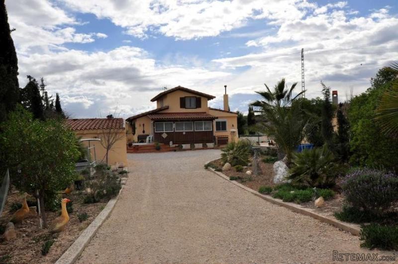 8 bedrooms across 3 villas - B and B..
