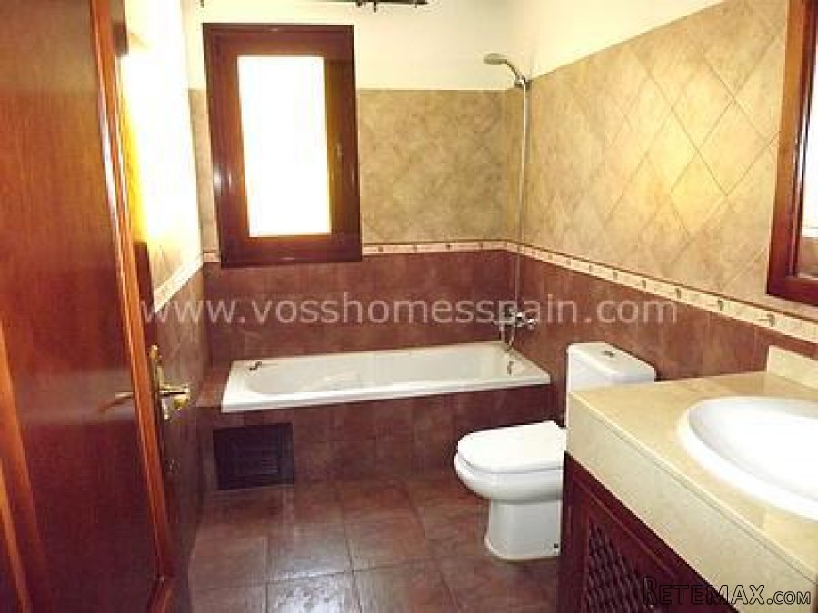 VERY WELL MAINTAINED, 3 bed, 2 bath, 98m2 villa plus back.. - 9