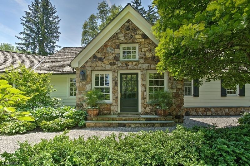 4 bedroom Detached House For Sale: 106..