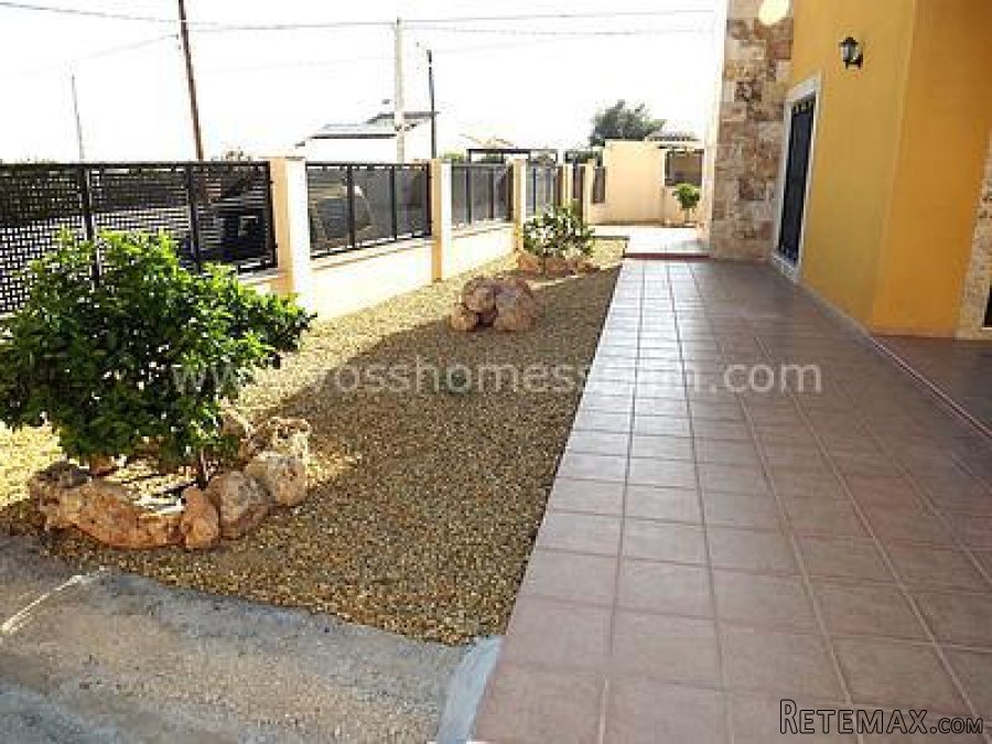 VERY WELL MAINTAINED, 3 bed, 2 bath, 98m2 villa plus back.. - 10