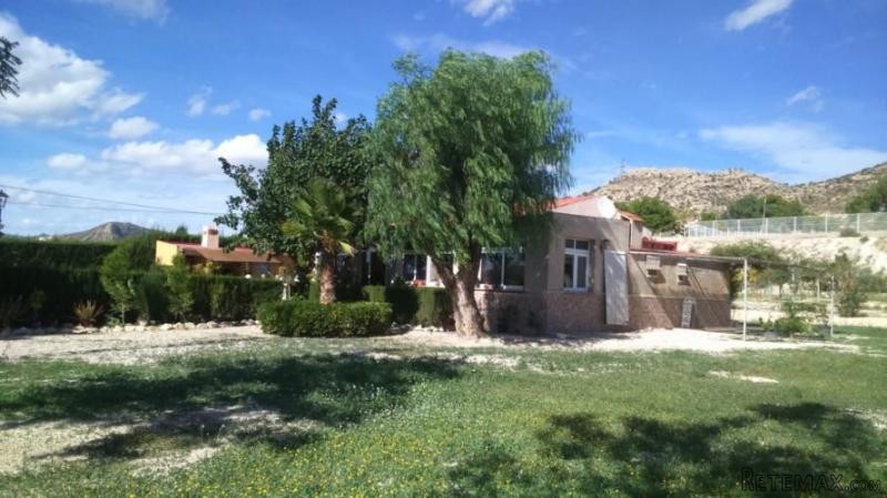 Villa with pool 20mins from beaches..