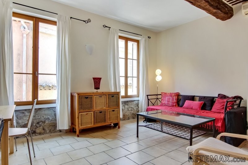 32m2 1 bed in a quiet pedestrian street..