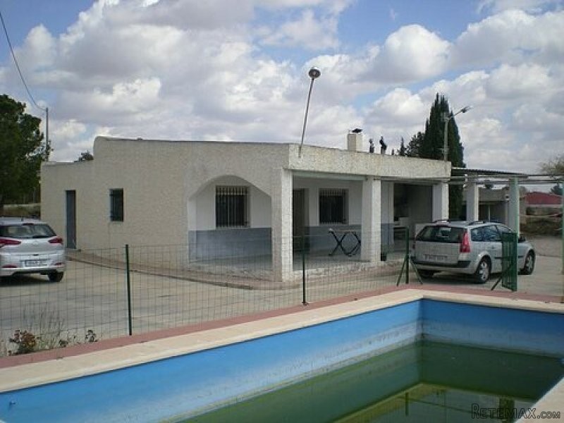 4 BED DETACHED VILLA IN CREVILLENTE