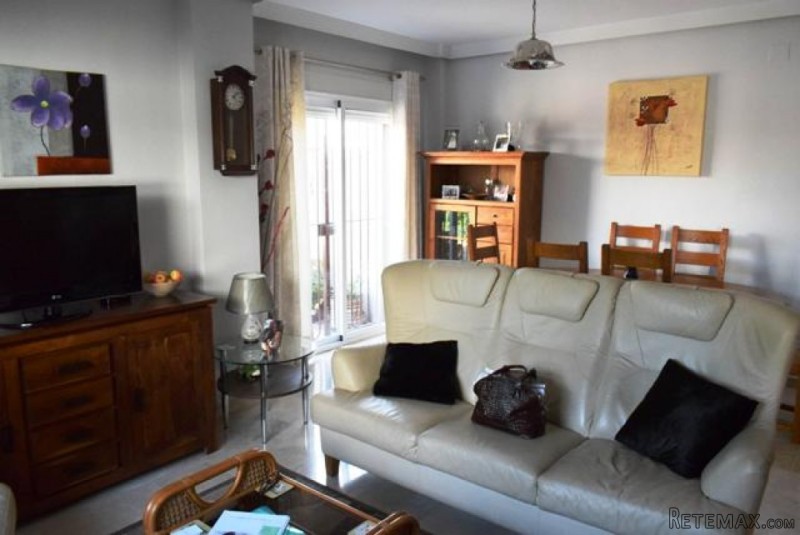 4 bedroom, 3 bathroom Semi-detached.. - 2