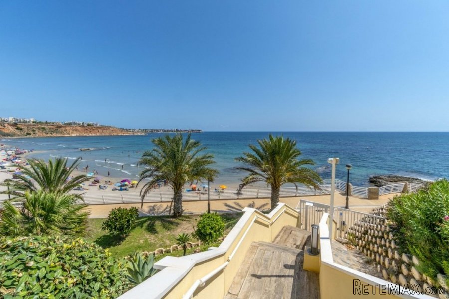 Apartamento de capricho colgando del mar en primera línea..