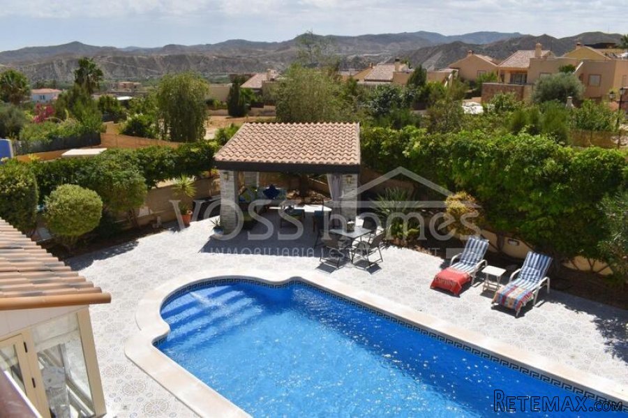 NEW & EXCLUSIVE TO VOSS HOMES - An immaculately maintained.. - 10
