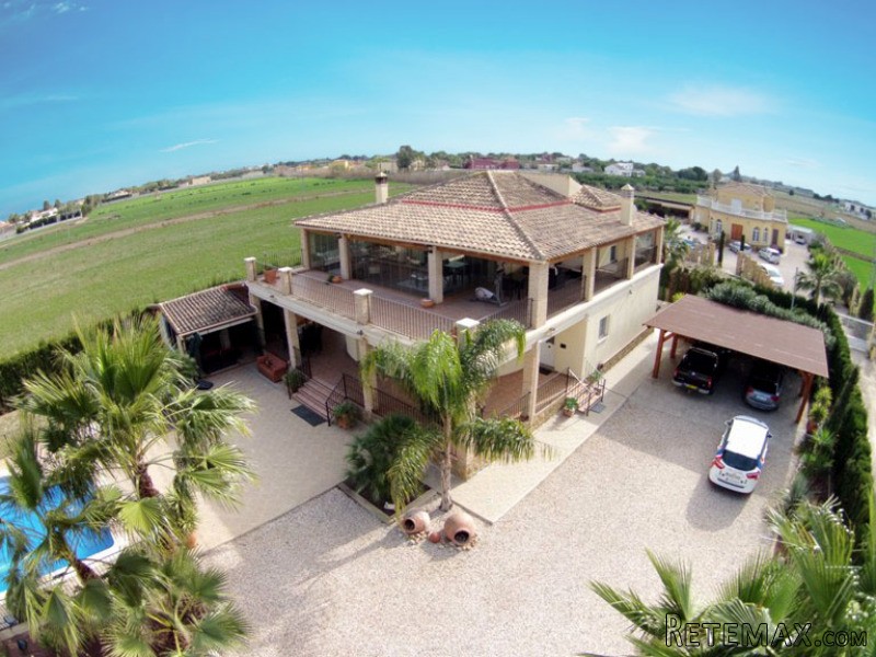 Exquisite 4 Bedroom Detached Villa With..