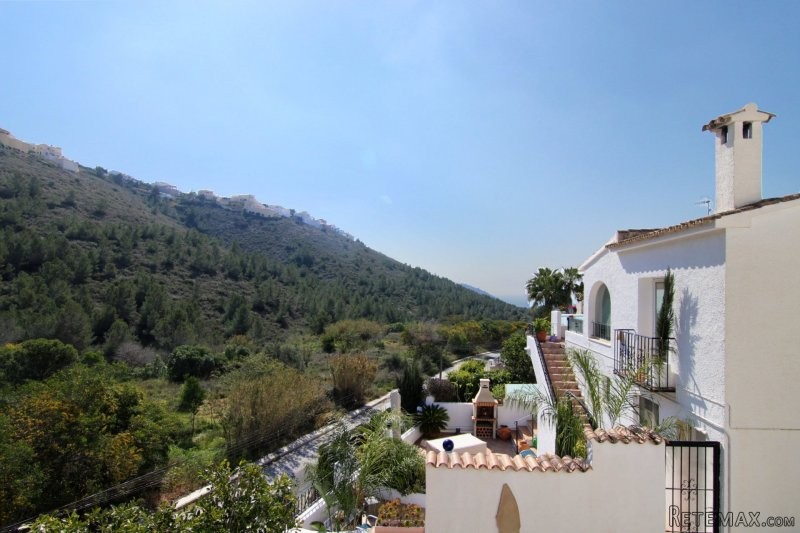 Beautiful spacious 3 bedroom bungalow - 2