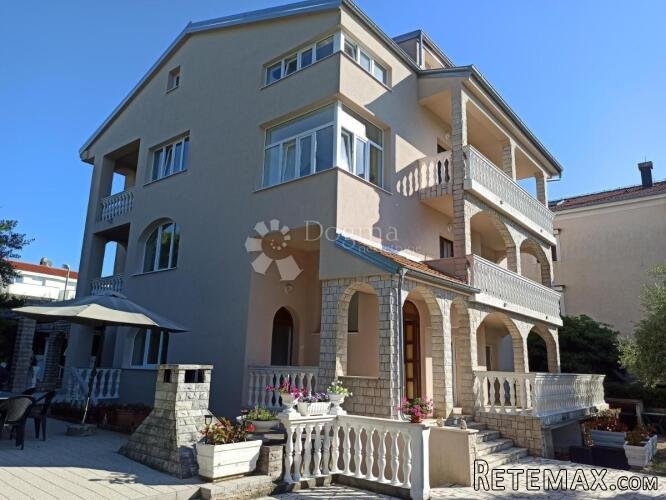 MALINSKA - APARTMANSKA KUĆA SA 6 APARTMANA - 2