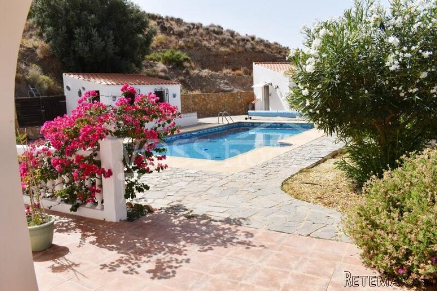 NEW TO VOSS HOMES - A very attractive country villa for.. - 2