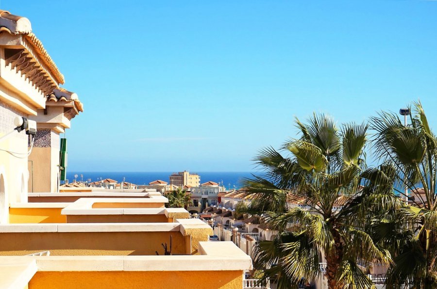 Fantástica casa adosada a 800 m del mar en la popular..