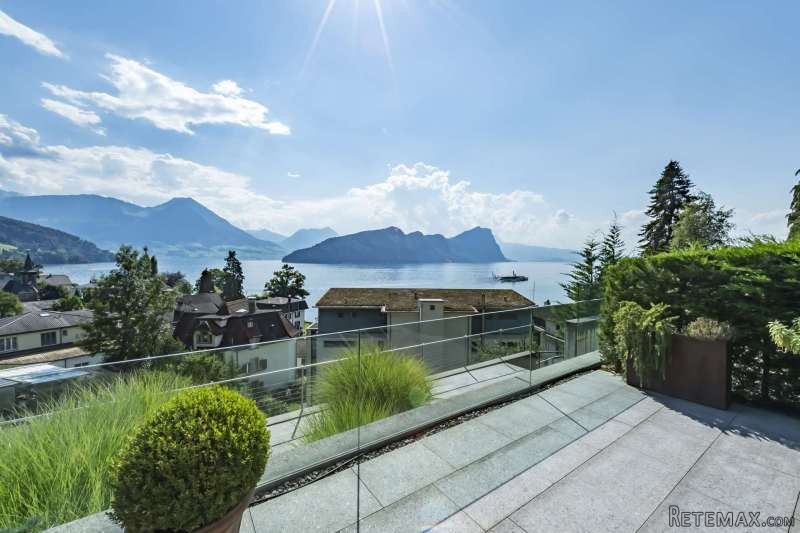 LUXURIOUS RESIDENCE WITH SPECTACULAR..