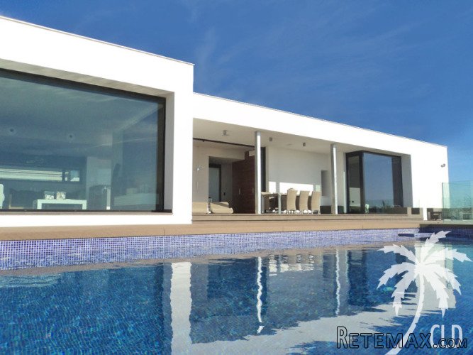 Luxury modern villa on an elevated south west facing plot.. - 2