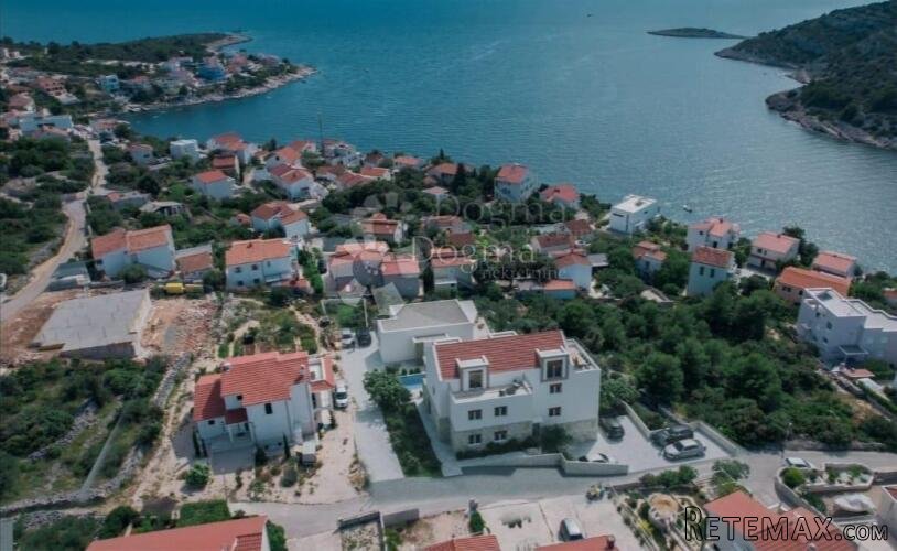 RAŽANJ - Rogoznica - građevinsko zemljište s otvorenim pogle