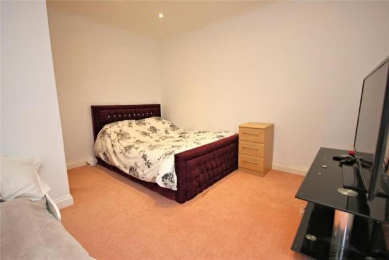 4 Bedrooms - Detached - For Sale - 2