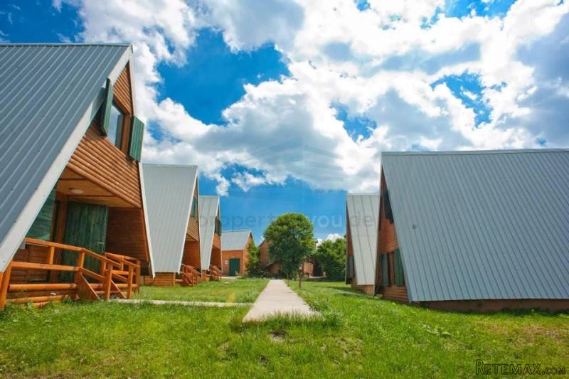 Hotel mit Bungalows und Restaurant im..