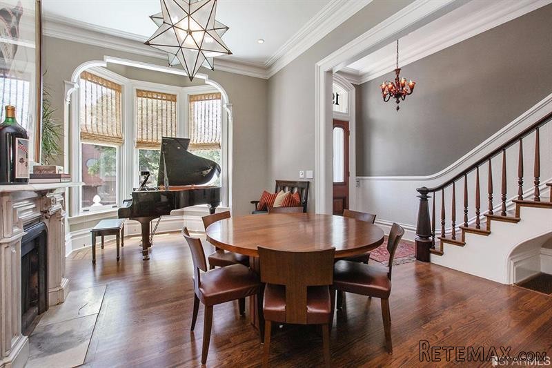 3 bedroom House For Sale: 1924 Pine.. - 2
