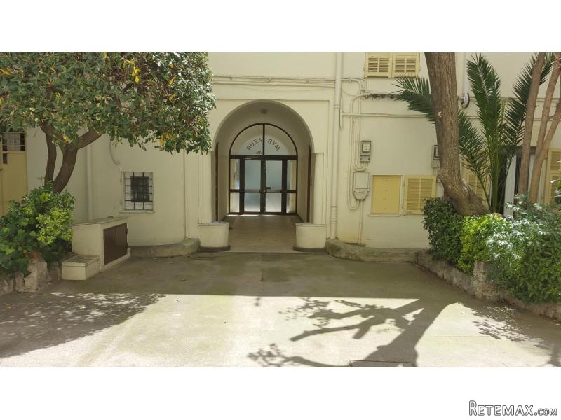 2 Bed Apartment Located In A Quite.. - 2