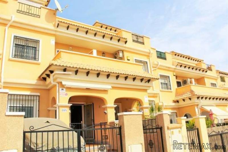3 Bedroom 2 Bathroom Townhouse In.. - 2