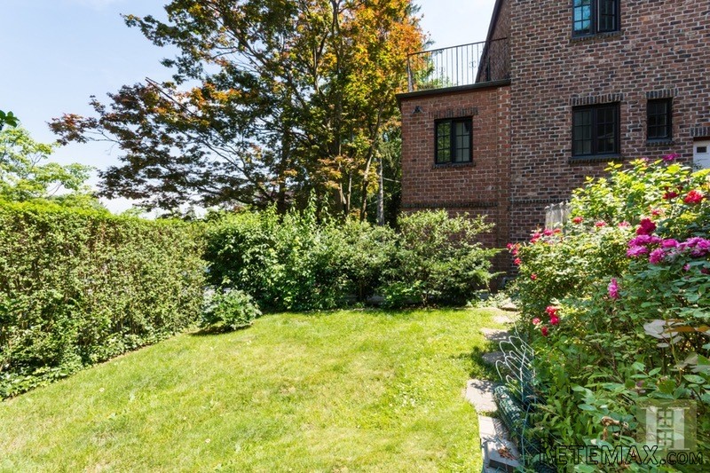 4 bedroom House For Sale: 5060 TIBBETT.. - 2