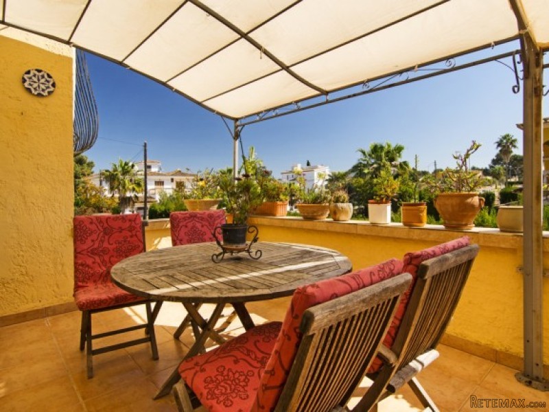 Very Well-Kept Villa With 2 Apartments