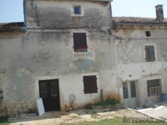 Istra, Kanfanar- Stara istarska kuća u nizu s 660m2 urb....